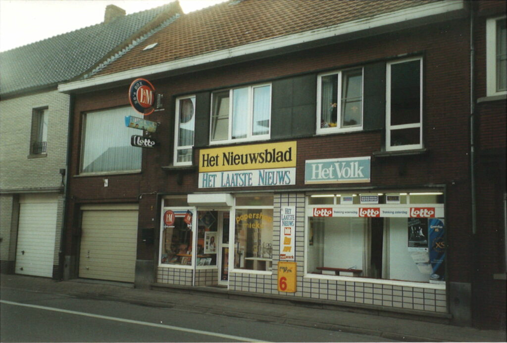 papershop mieke oude winkelgevel